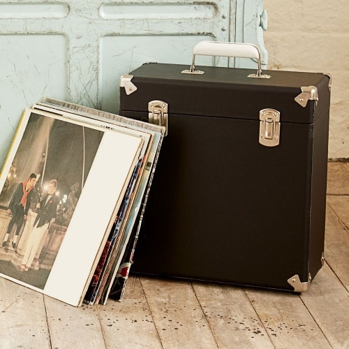 Une boite de rangement élégante pour protéger vos 33 tours et transporter vos disques vinyles.